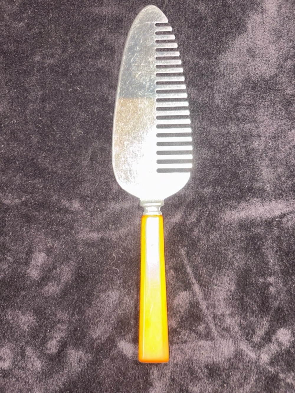 Vintage Bakelite Butterscotch Yellow Pie Cake Server Slicer Knife Comb Edge